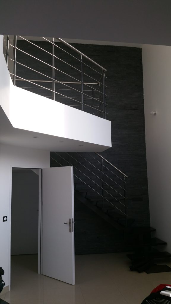atelier_construction_maitre_oeuvre_bourg_maison_neuf_interieur_escalier_acier